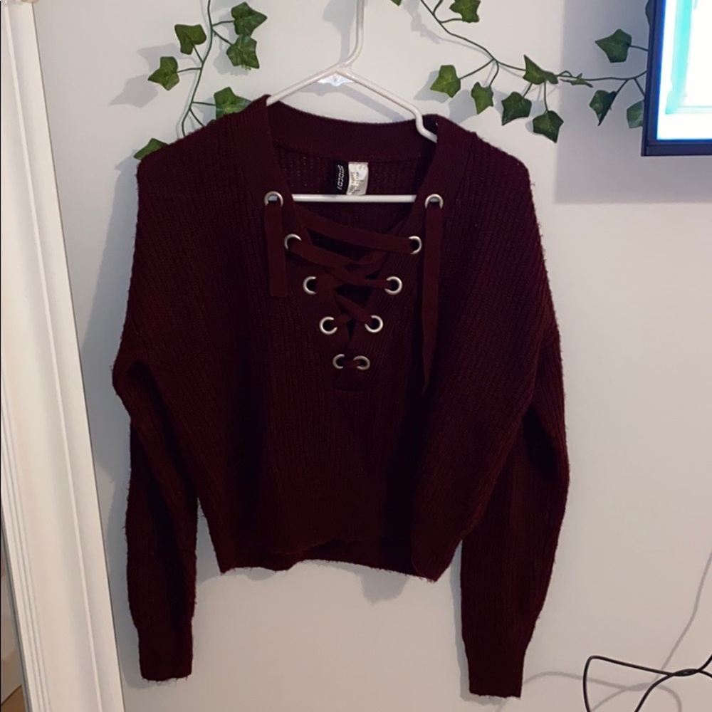 2/30$   Burgundy tie-up winter sweater